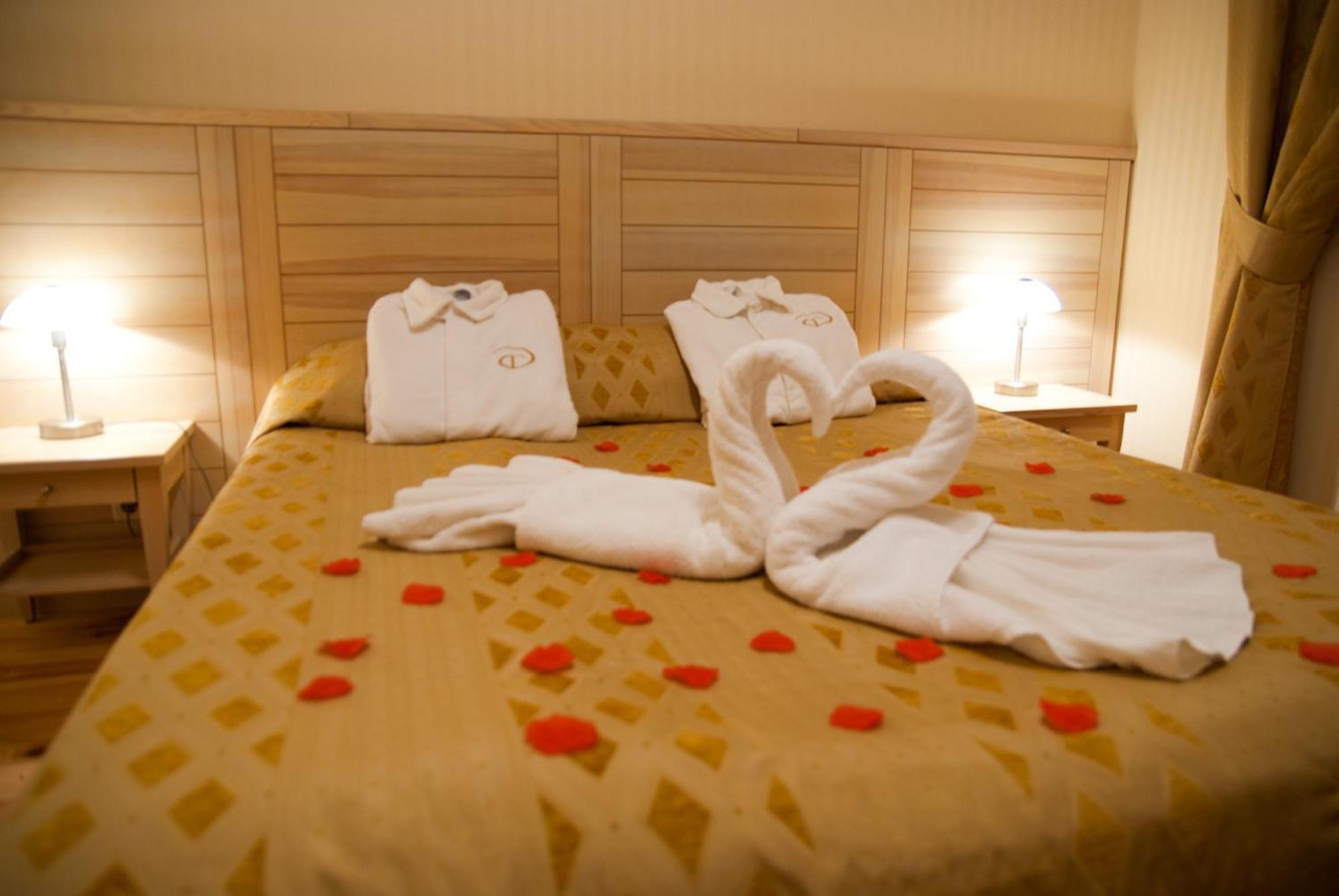 Seasons Spa Boutique Hotel Kozyn Екстериор снимка