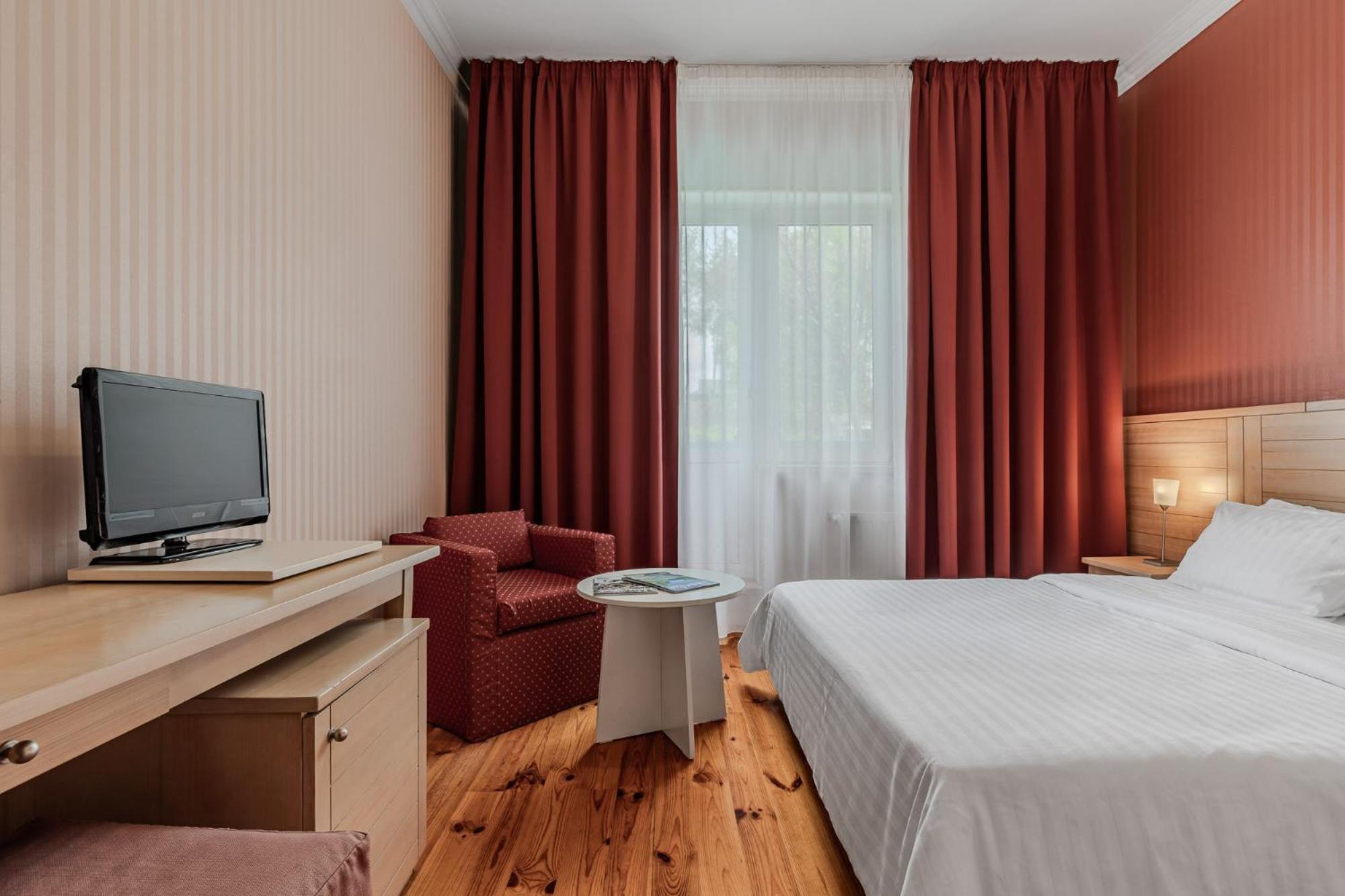 Seasons Spa Boutique Hotel Kozyn Екстериор снимка