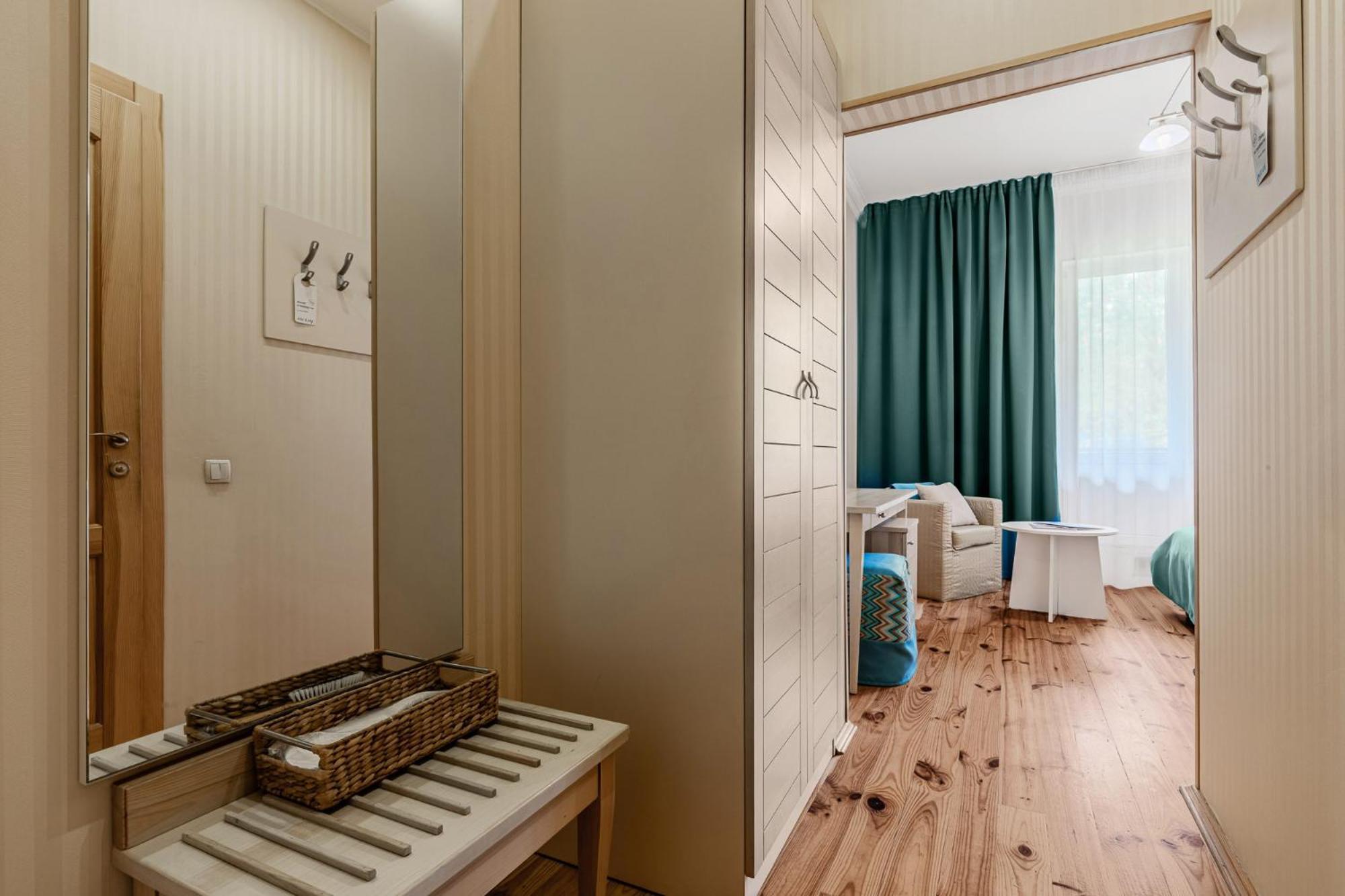 Seasons Spa Boutique Hotel Kozyn Екстериор снимка