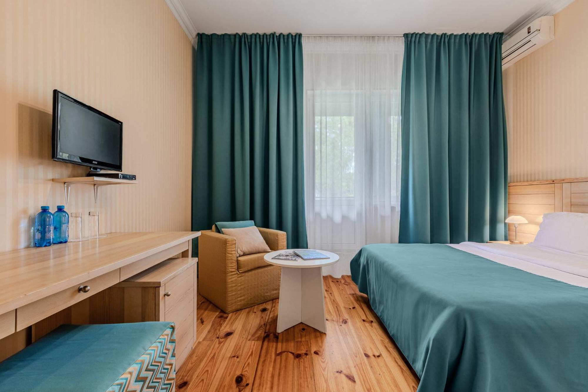 Seasons Spa Boutique Hotel Kozyn Екстериор снимка