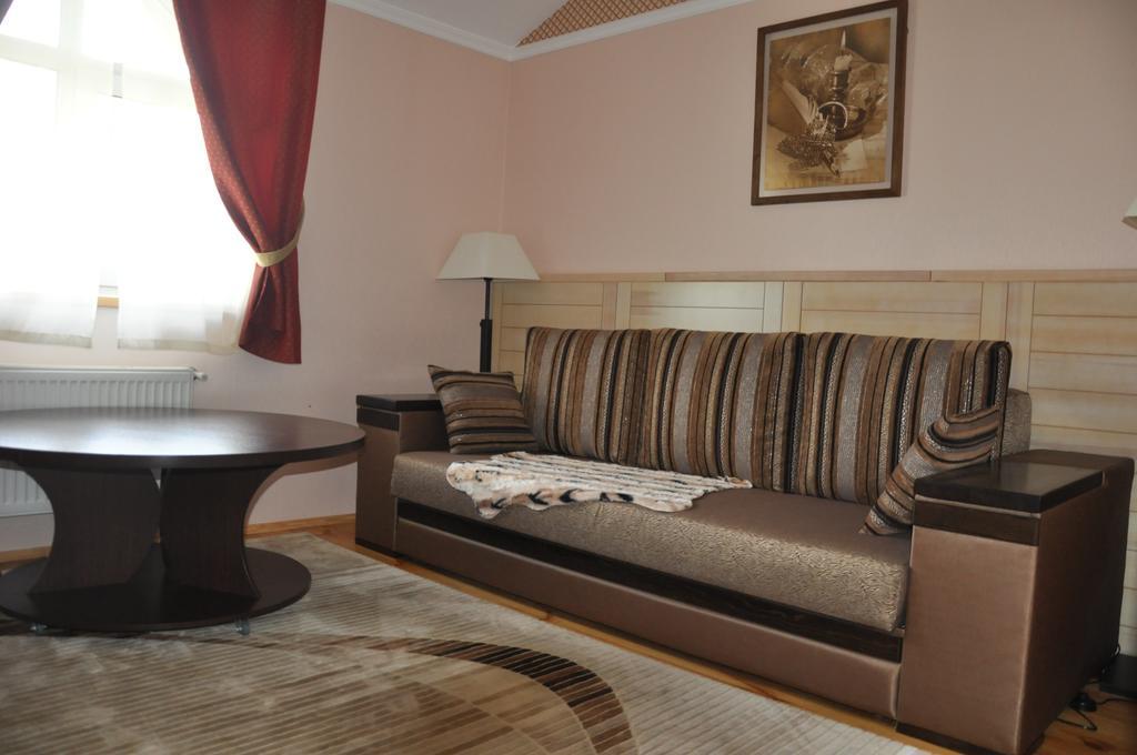 Seasons Spa Boutique Hotel Kozyn Екстериор снимка