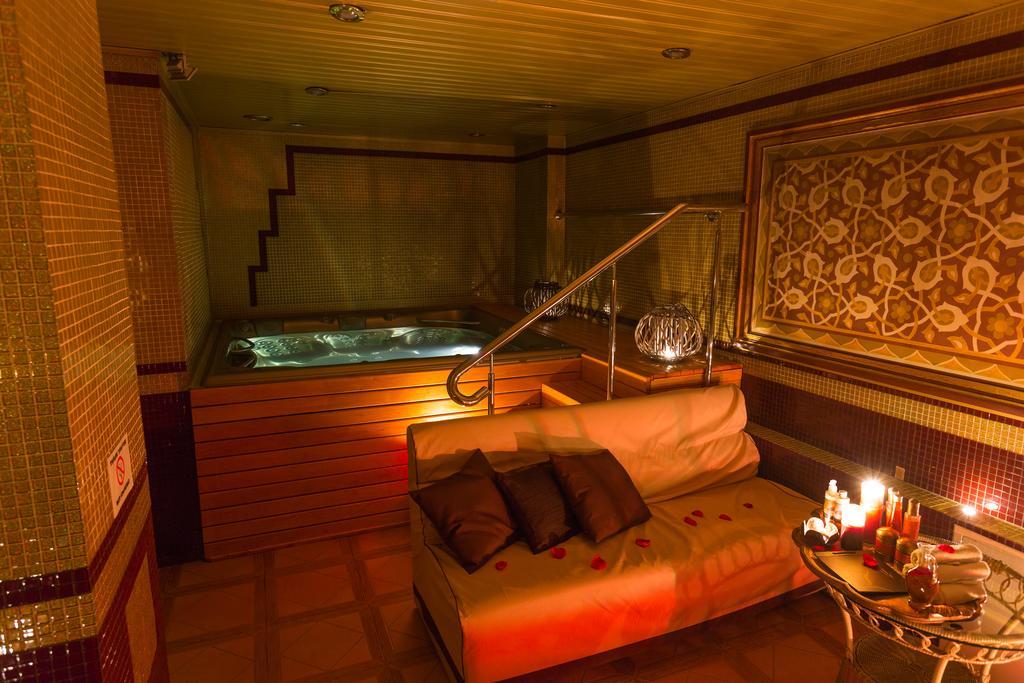 Seasons Spa Boutique Hotel Kozyn Екстериор снимка