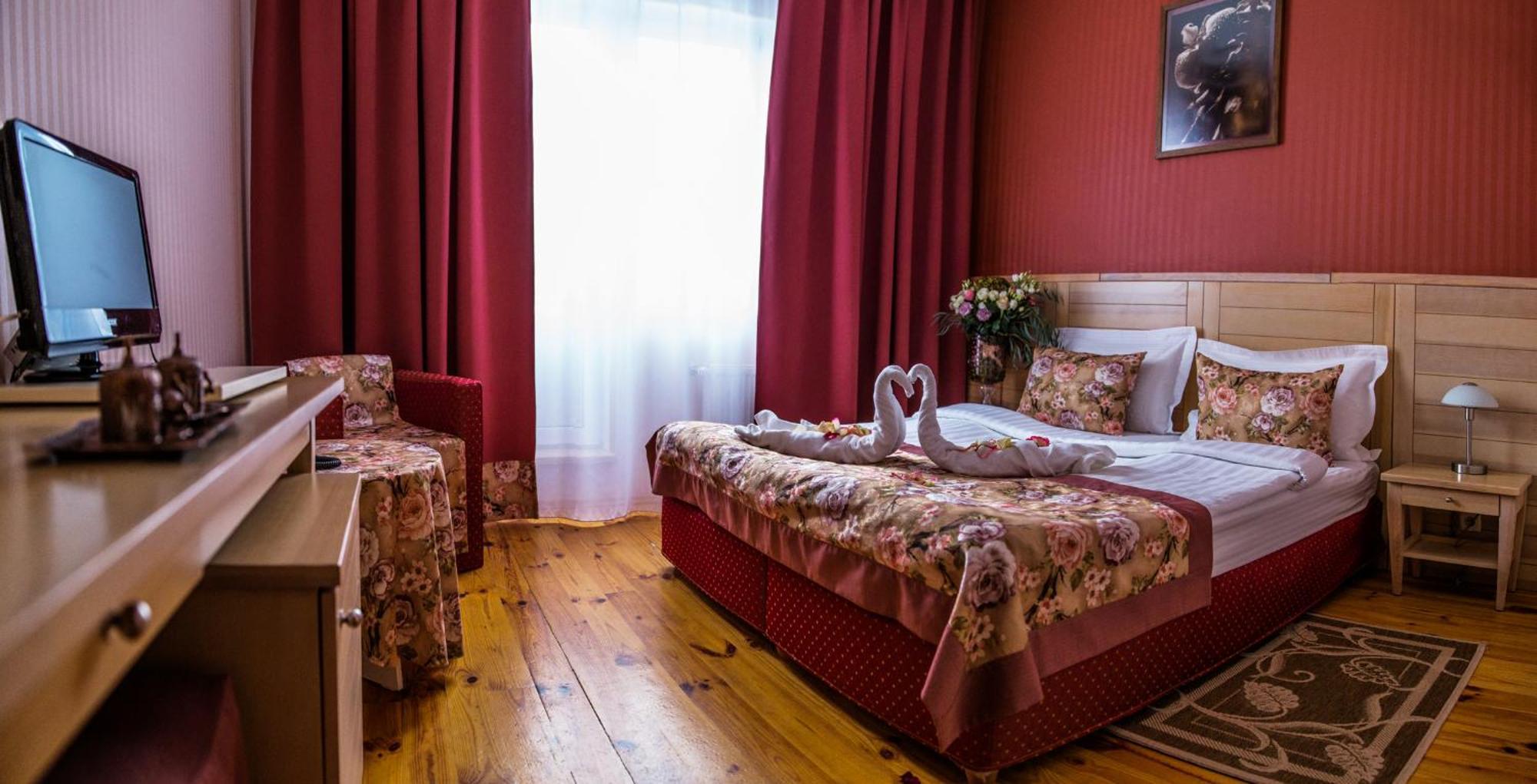 Seasons Spa Boutique Hotel Kozyn Екстериор снимка